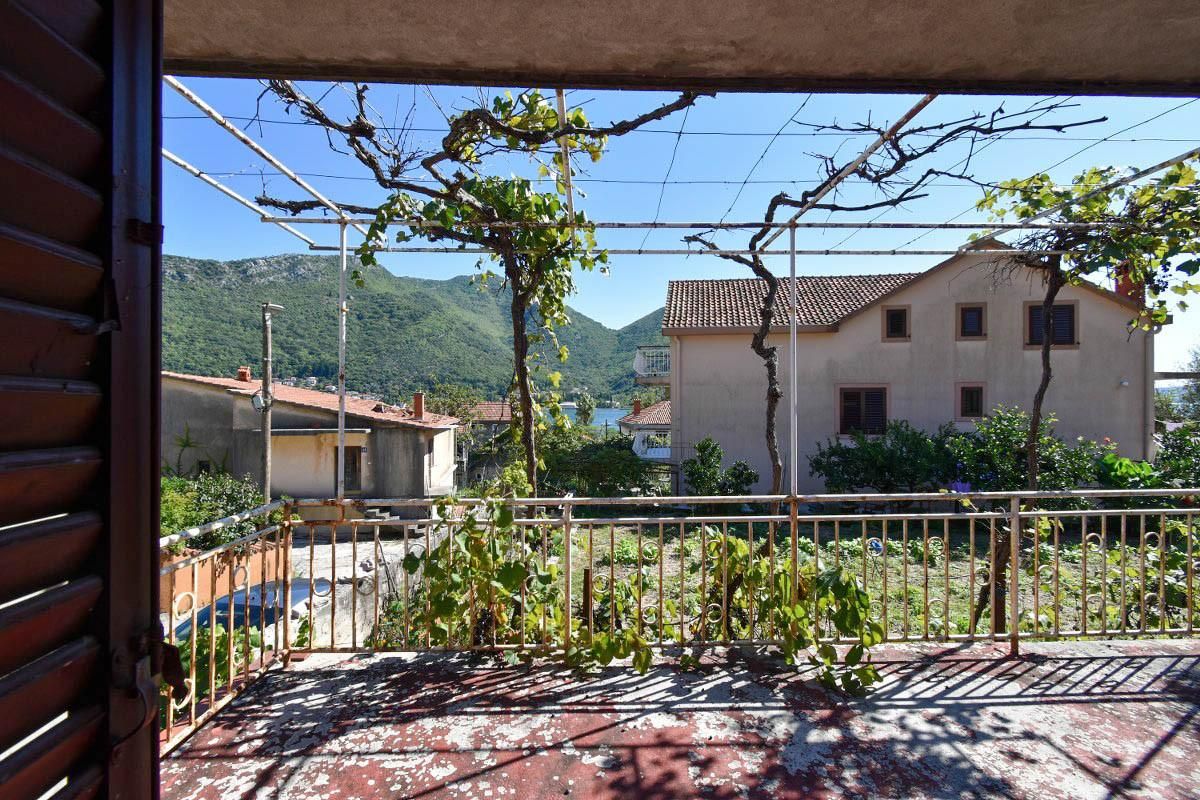 Casa en Kamenari, Montenegro, 100 m² - imagen 1