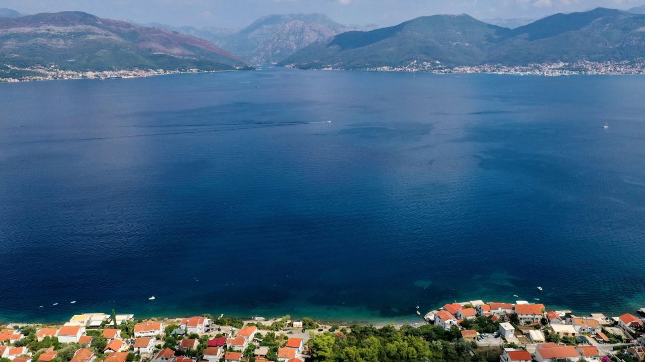 Terreno en Luštica, Montenegro, 21 911 m² - imagen 1