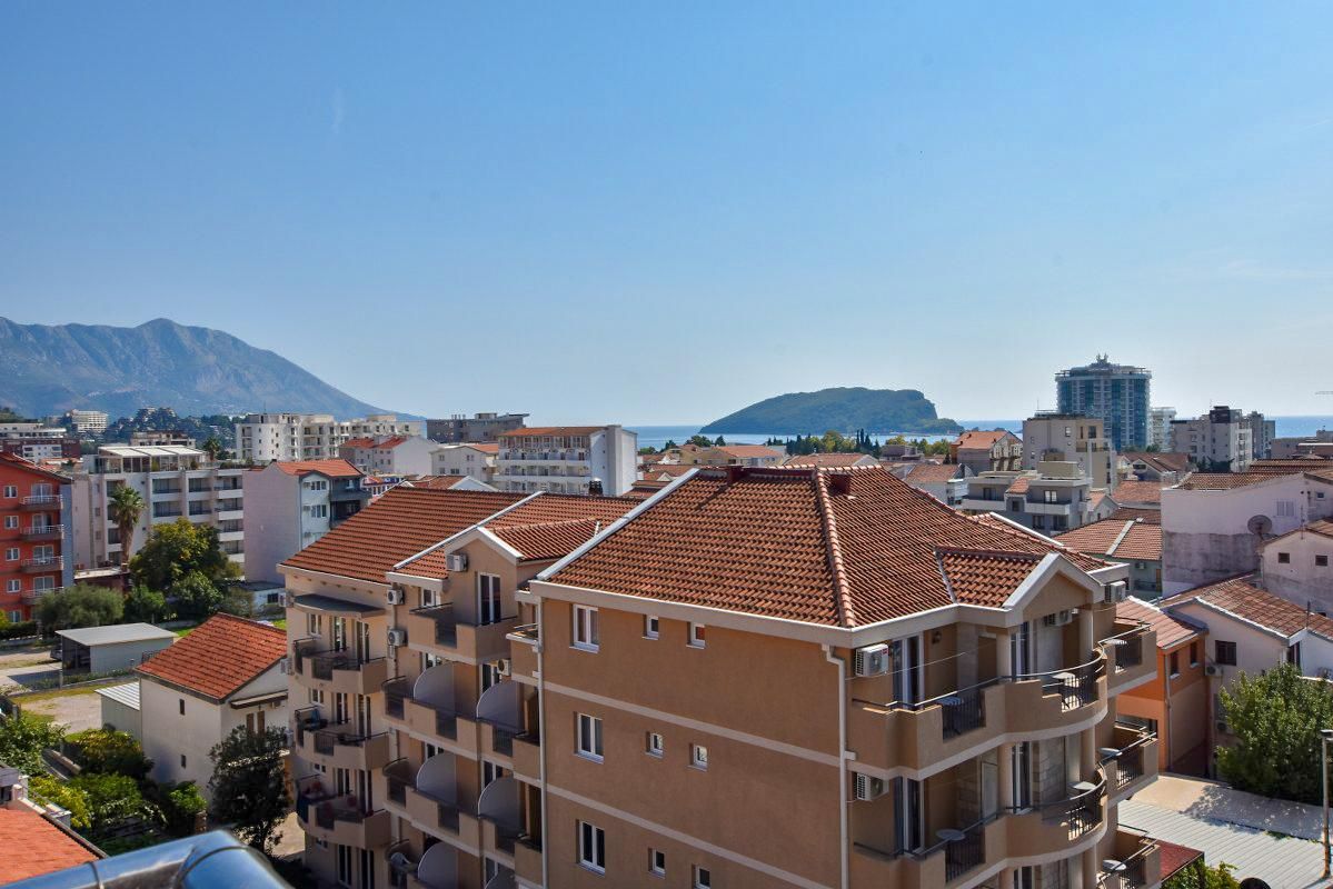 Piso en Budva, Montenegro, 114 m² - imagen 1