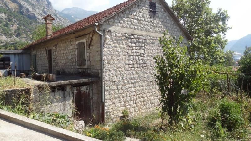 House in Dobrota, Montenegro, 140 m² - picture 1
