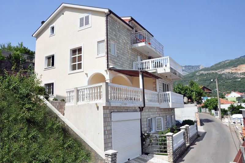 Maison à Herceg-Novi, Monténégro, 206 m² - image 1