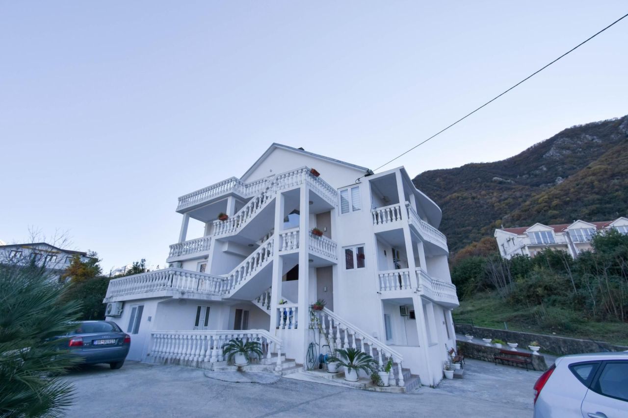 Casa en Stoliv, Montenegro, 475 m² - imagen 1