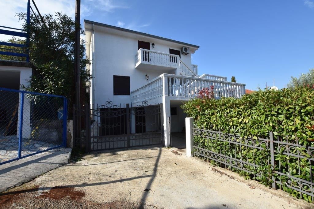 House in Utjeha, Montenegro, 195 m² - picture 1