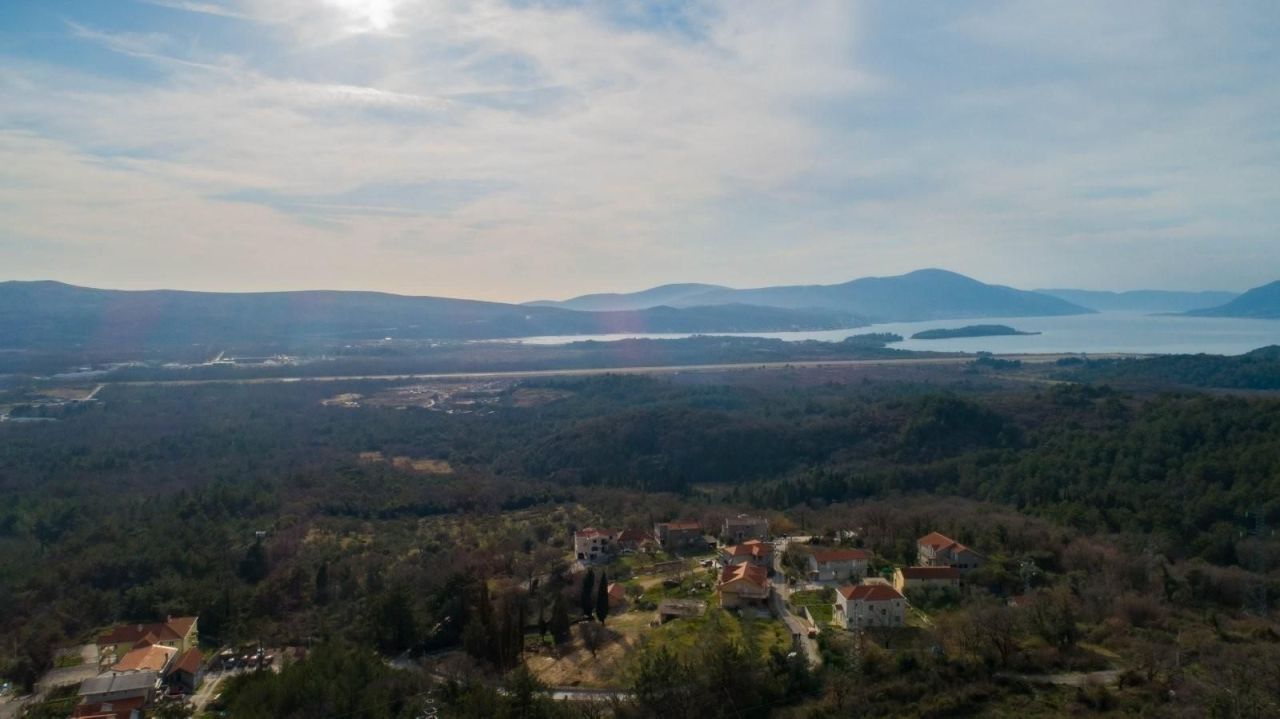 Grundstück in Kavač, Montenegro, 26 306 m² - Foto 1