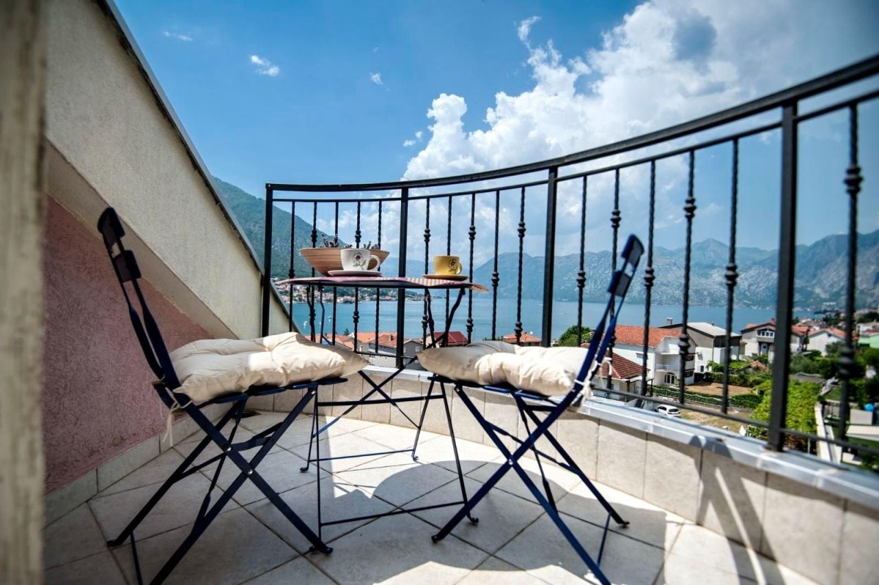 Piso en Dobrota, Montenegro, 102 m² - imagen 1