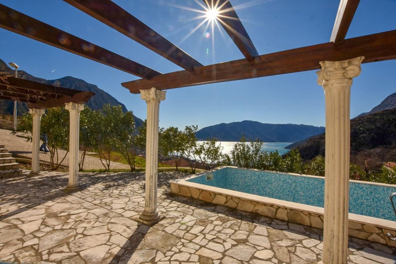 House in Risan, Montenegro, 250 m² - picture 1