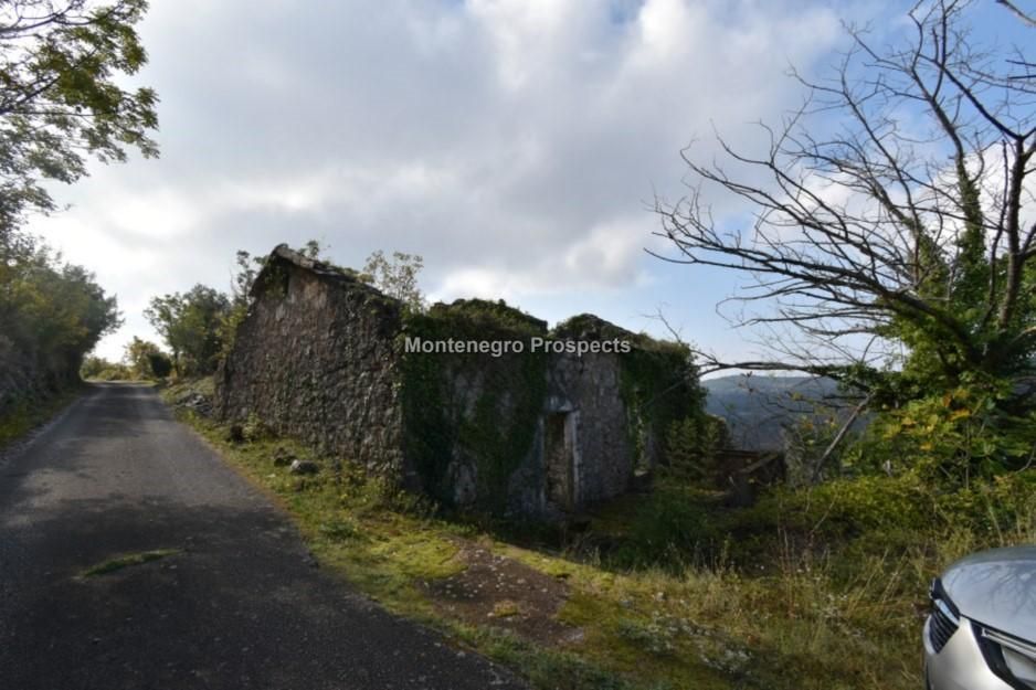 Land in Lastva, Montenegro, 670 m² - picture 1