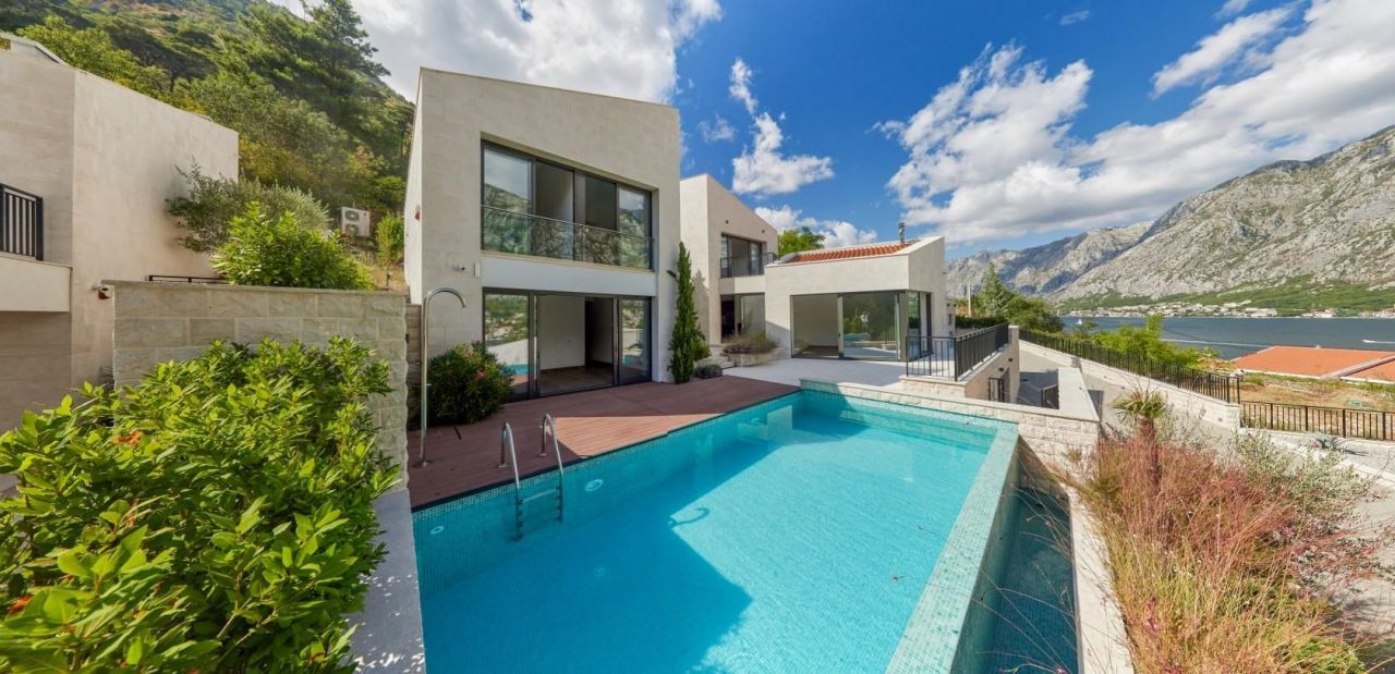 Casa en Prcanj, Montenegro, 349 m² - imagen 1