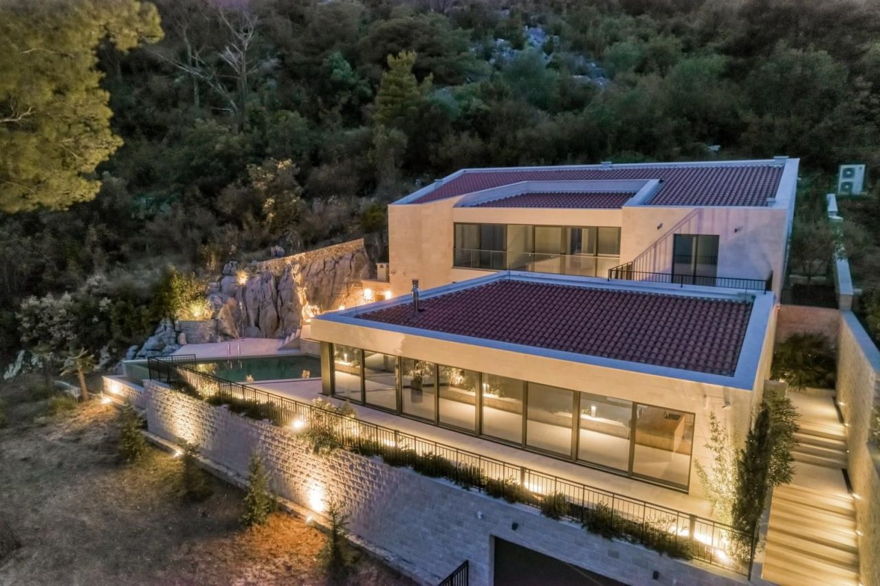 Casa en Prcanj, Montenegro, 373 m² - imagen 1