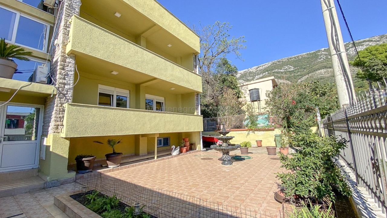 Oficina en Sutomore, Montenegro, 440 m² - imagen 1