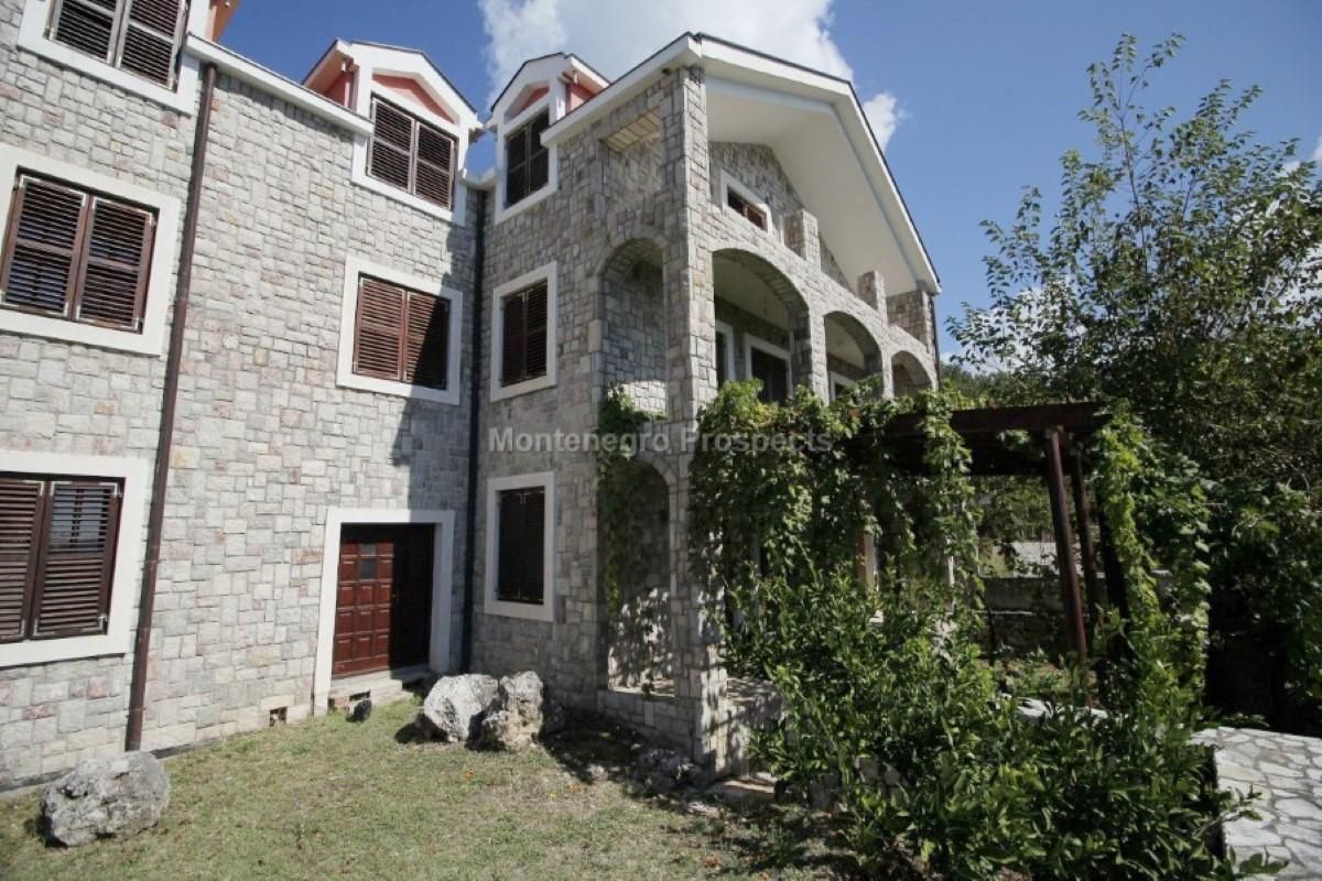 House in Bar, Montenegro, 1 010 m² - picture 1