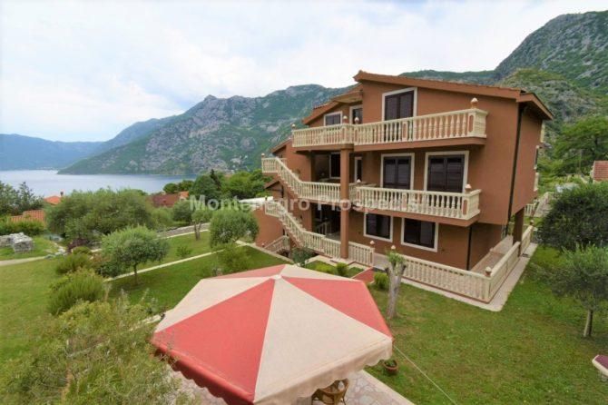 Haus in Risan, Montenegro, 626 m² - Foto 1