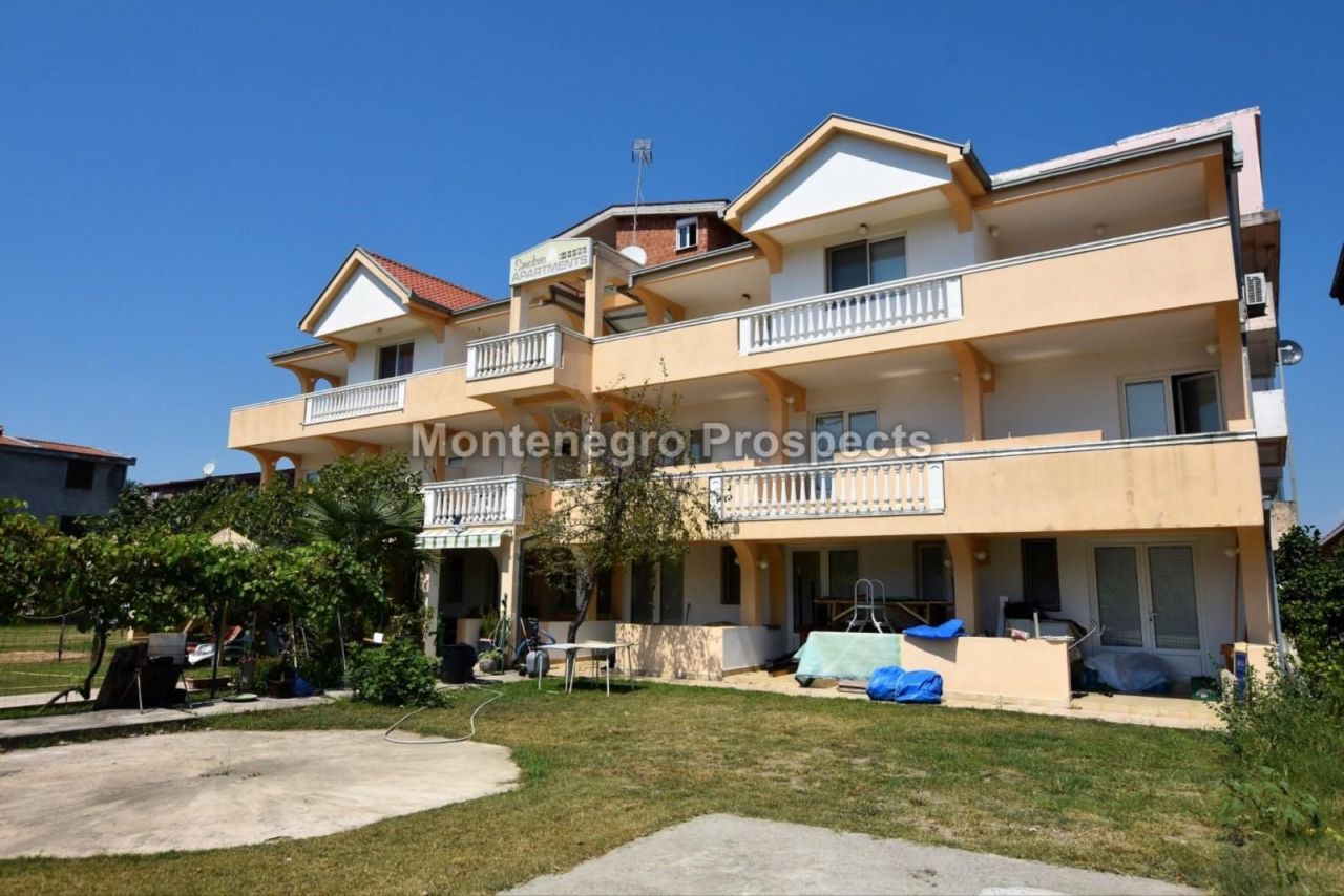 Oficina en Ulcinj, Montenegro, 620 m² - imagen 1