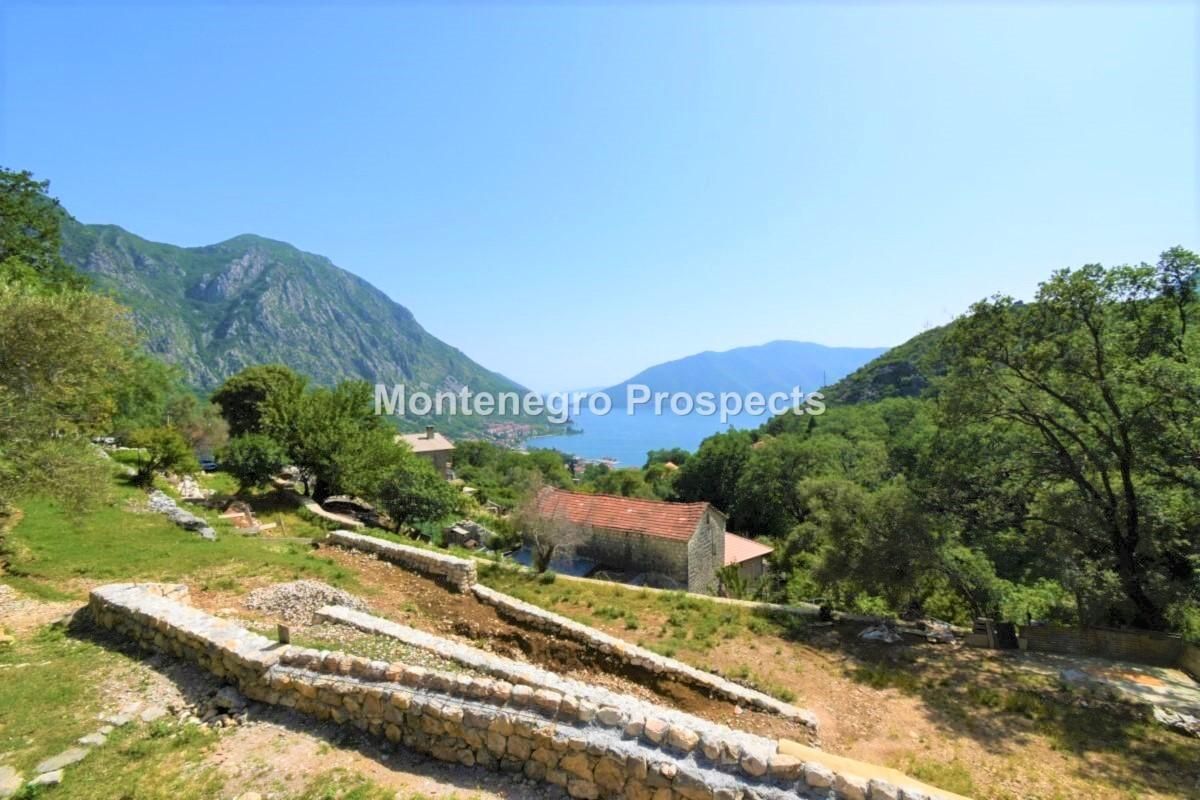 Terreno en Risan, Montenegro, 5 924 m² - imagen 1