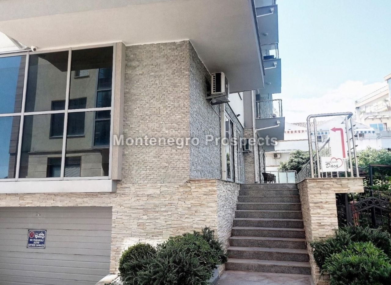 Oficina en Budva, Montenegro, 51 m² - imagen 1
