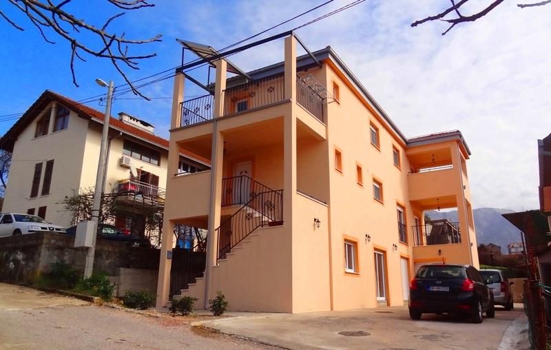 Haus in Tivat, Montenegro, 291 m² - Foto 1