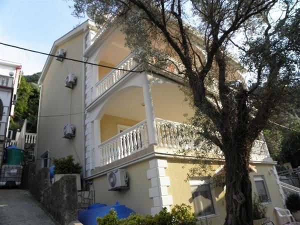 Appartement à Stoliv, Monténégro, 78 m² - image 1