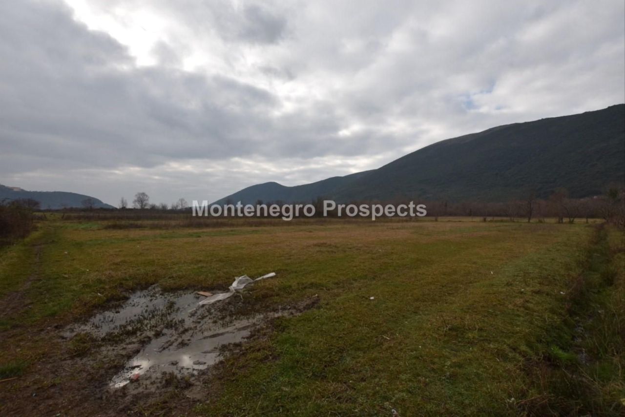 Terreno en Lastva, Montenegro, 7 658 m² - imagen 1