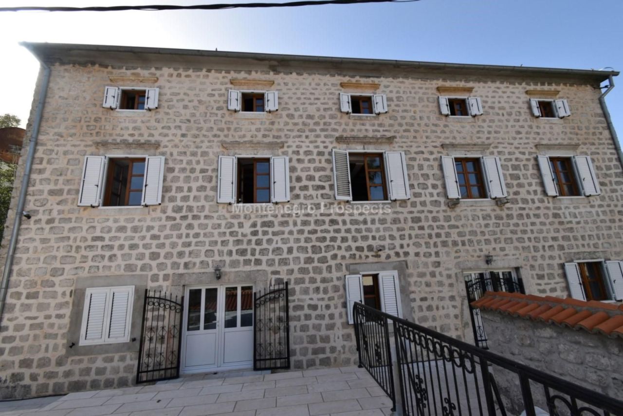 Casa en Stoliv, Montenegro, 327 m² - imagen 1