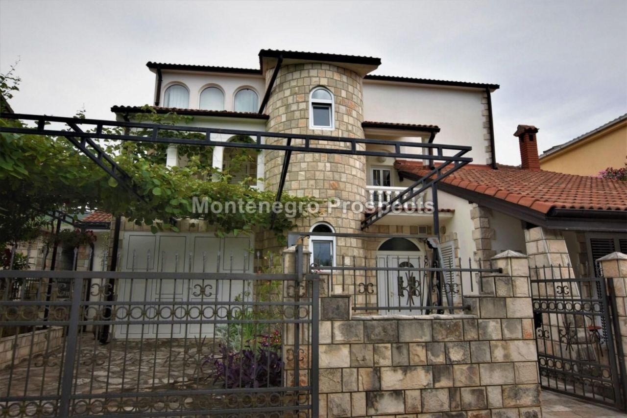 Maison de rapport sur la Luštica, Monténégro, 230 m² - image 1