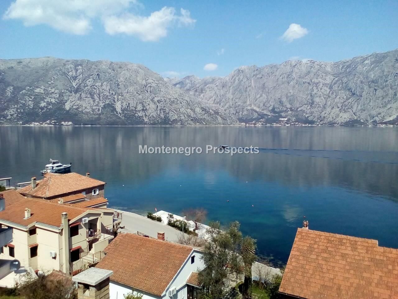Grundstück in Prkanj, Montenegro, 2 326 m² - Foto 1