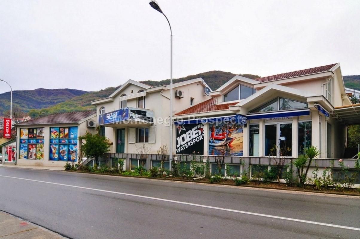 Oficina en Tivat, Montenegro, 714 m² - imagen 1