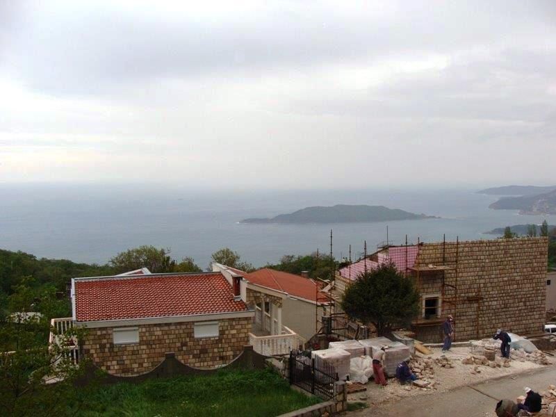 Land in Przno, Montenegro, 1 100 m² - picture 1