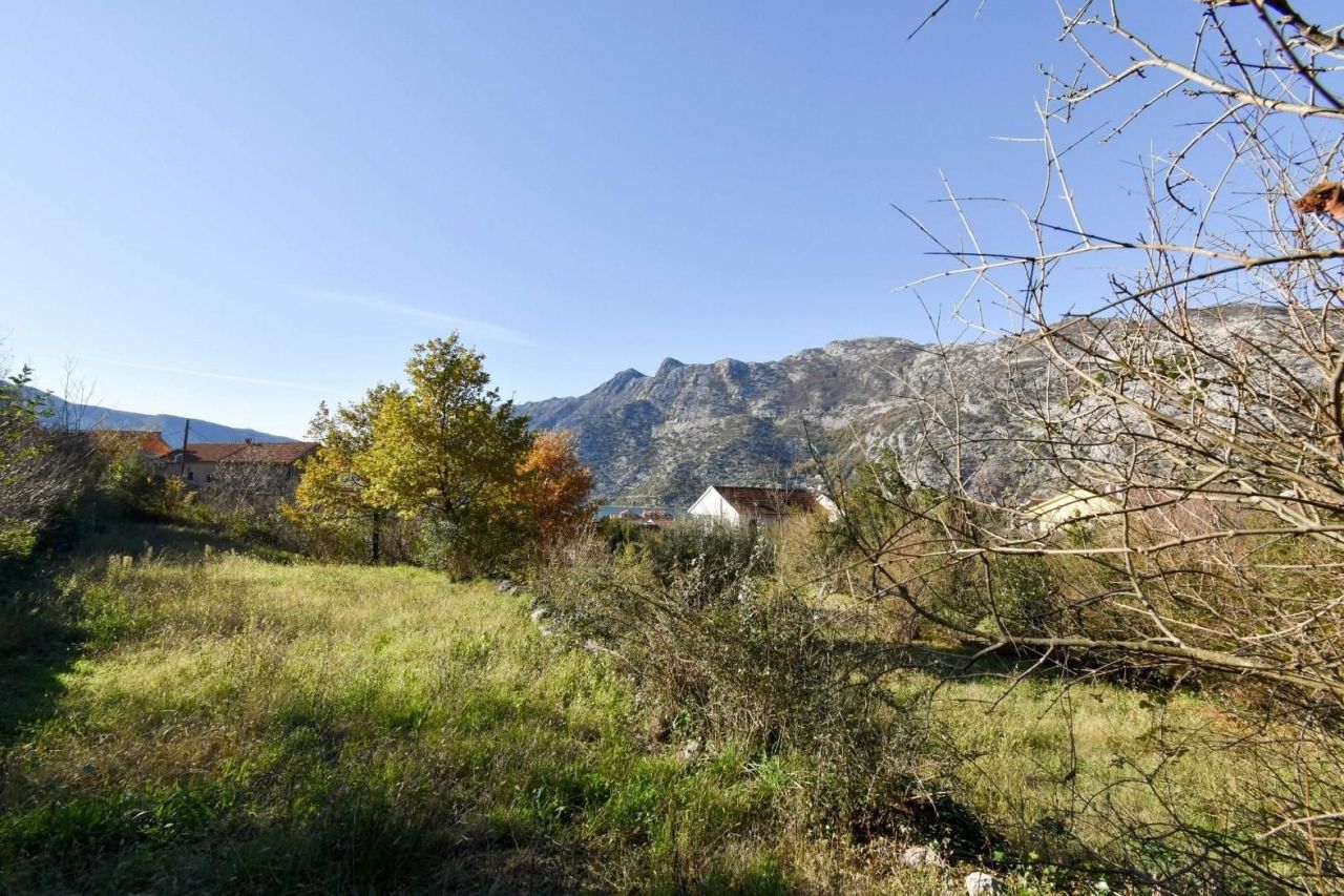 Terrain à Risan, Monténégro, 2 240 m² - image 2