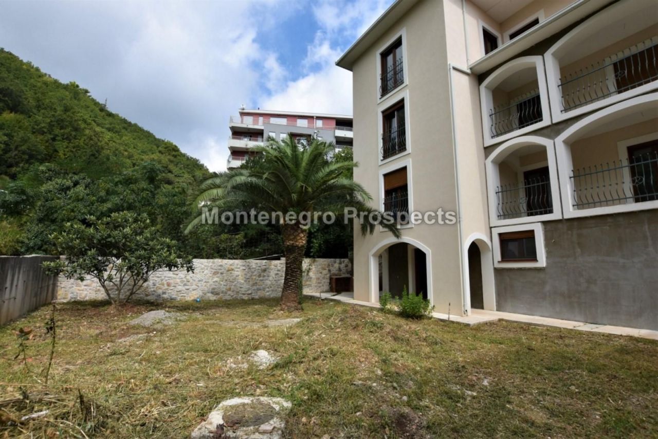 Casa a Becici, Montenegro, 470 m² - foto 2
