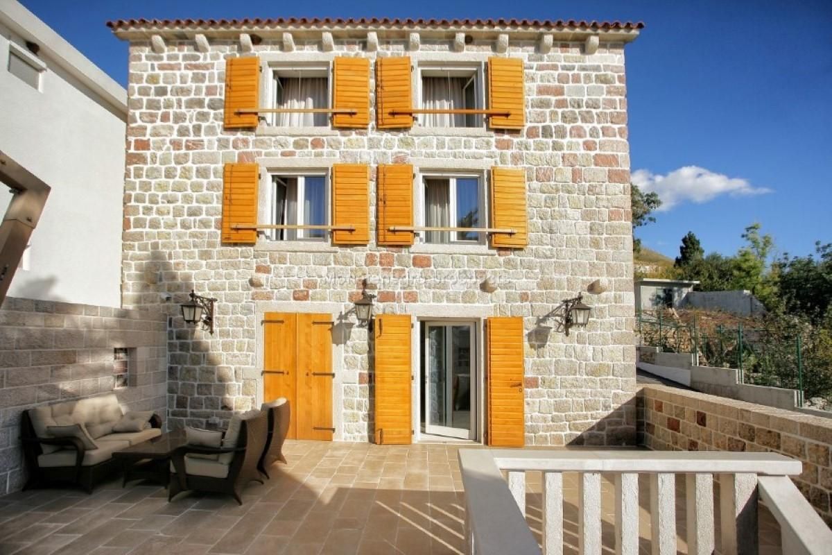 Maison à Rézévici, Monténégro, 256 m² - image 2