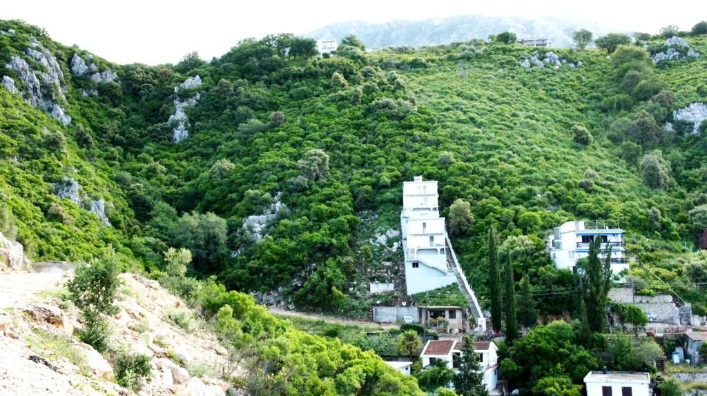 Grundstück in Dobra Voda, Montenegro, 6 000 m² - Foto 1