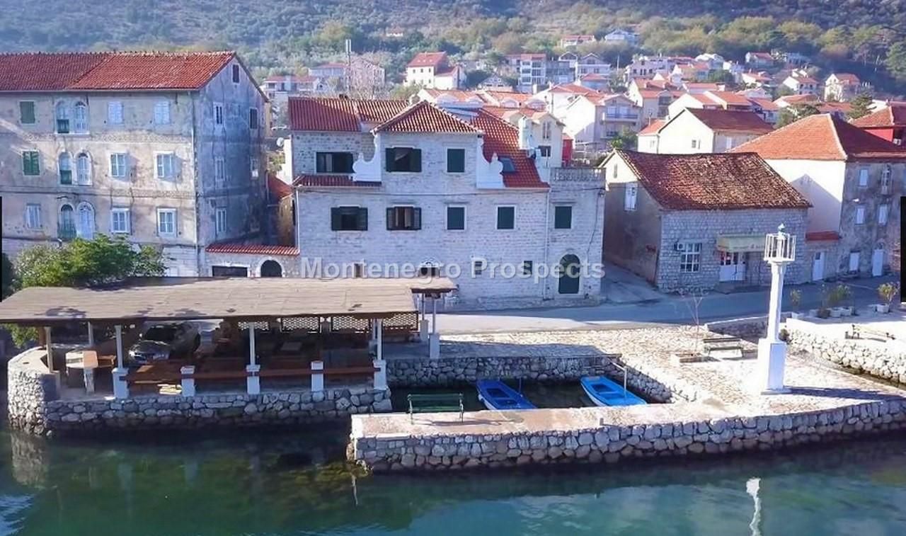 Bureau à Prcanj, Monténégro, 250 m² - image 2