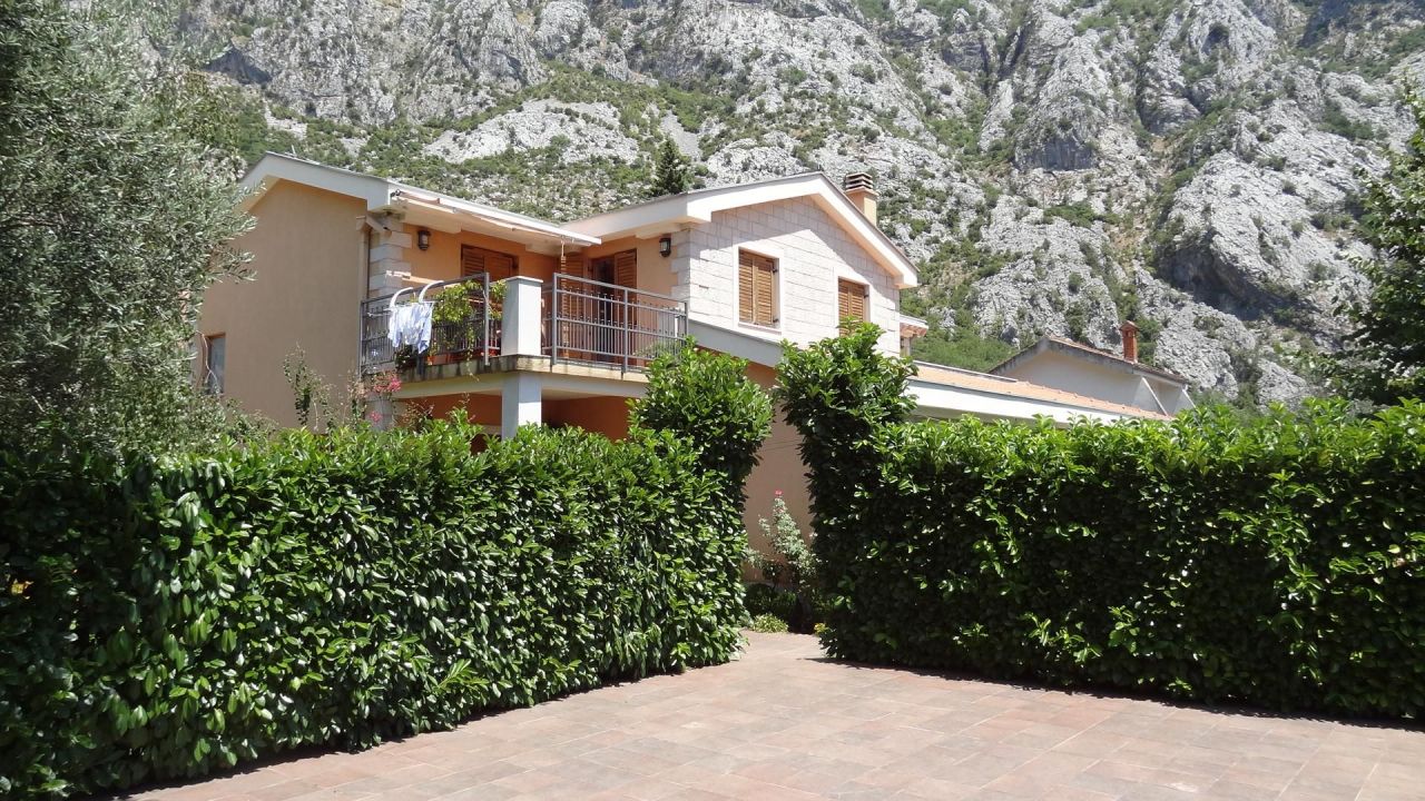 House in Orahovac, Montenegro, 300 m² - picture 3