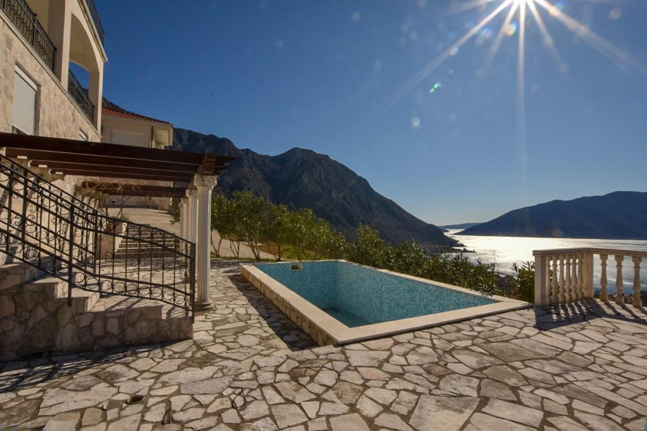 Casa a Risan, Montenegro, 250 m² - foto 4