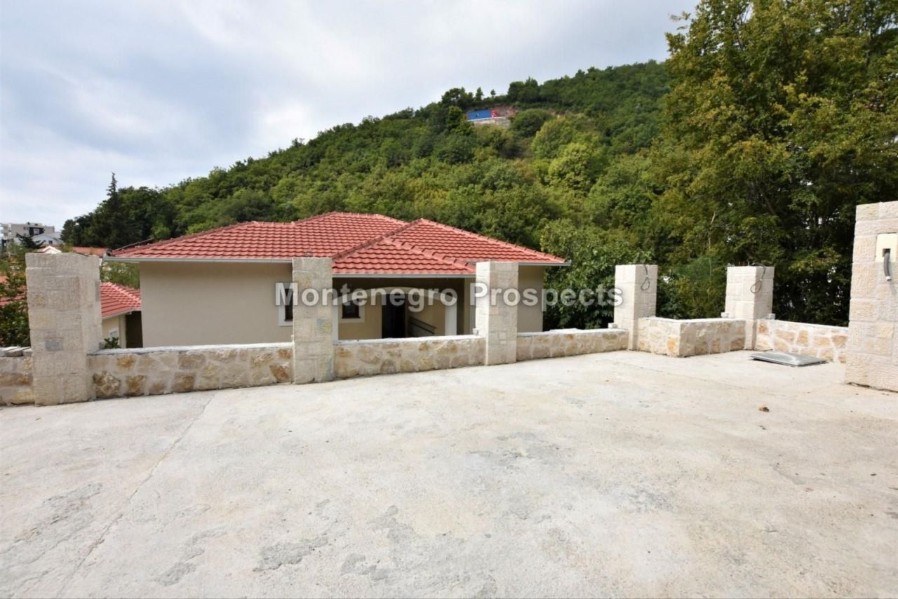 Casa a Becici, Montenegro, 470 m² - foto 4