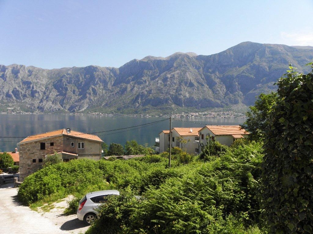 Grundstück in Prkanj, Montenegro, 840 m² - Foto 1