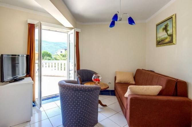 Oficina en Kumbor, Montenegro, 1 464 m² - imagen 5