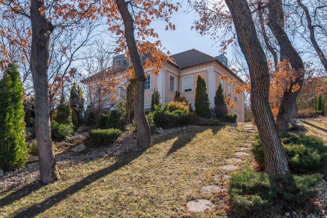 Villa in Budapest, Hungary, 580 m² - picture 1