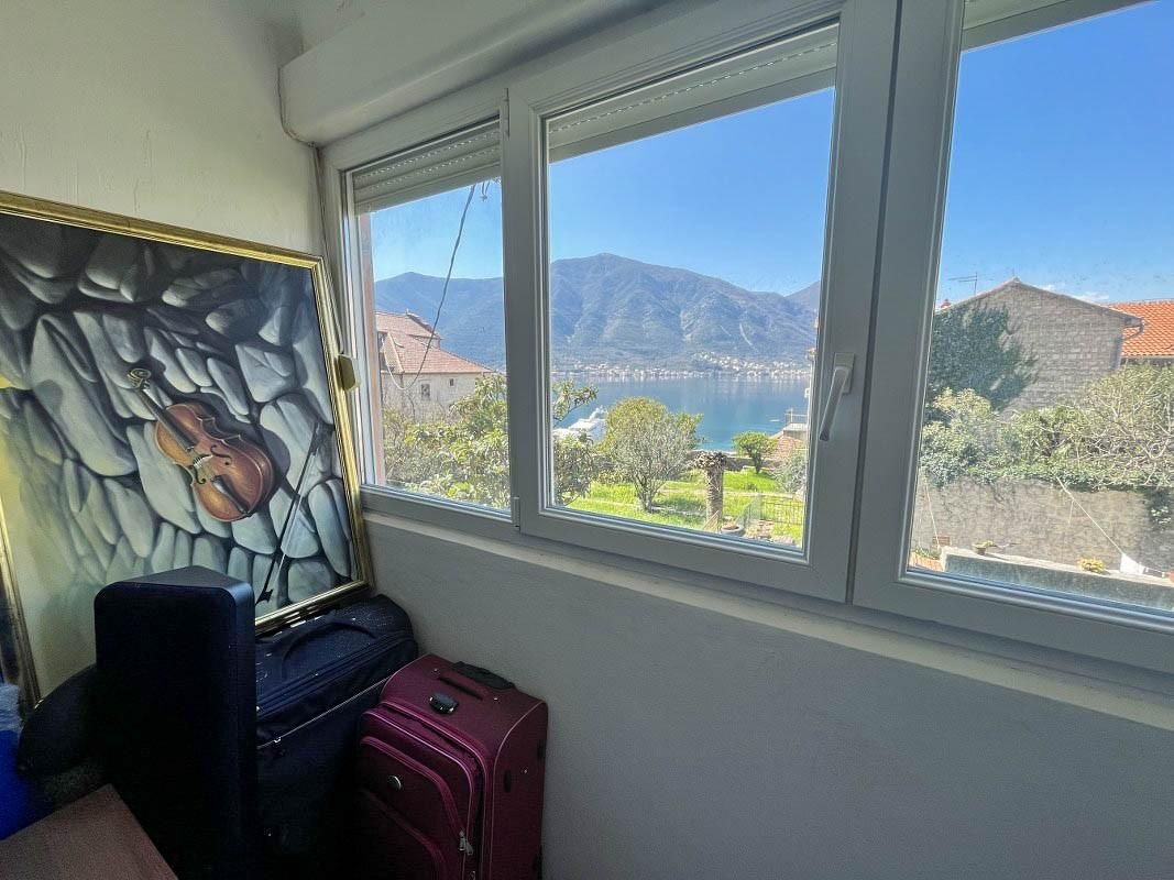 House in Dobrota, Montenegro, 210 m² - picture 8