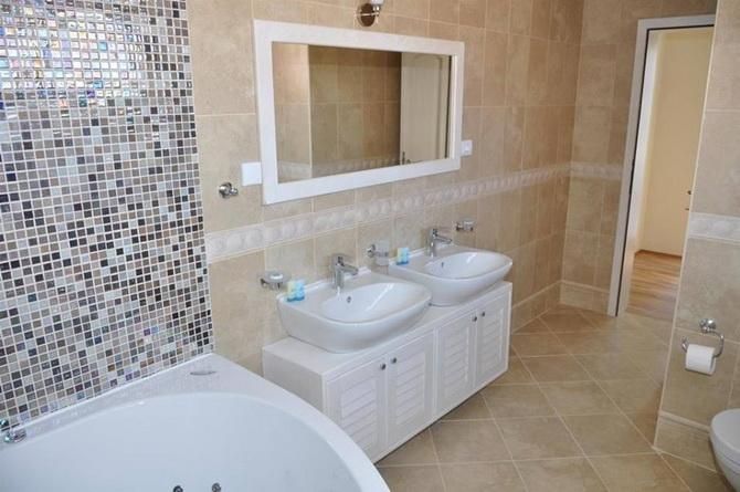 Oficina en Kumbor, Montenegro, 1 464 m² - imagen 9