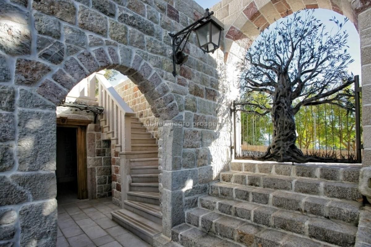 Maison à Rézévici, Monténégro, 256 m² - image 11