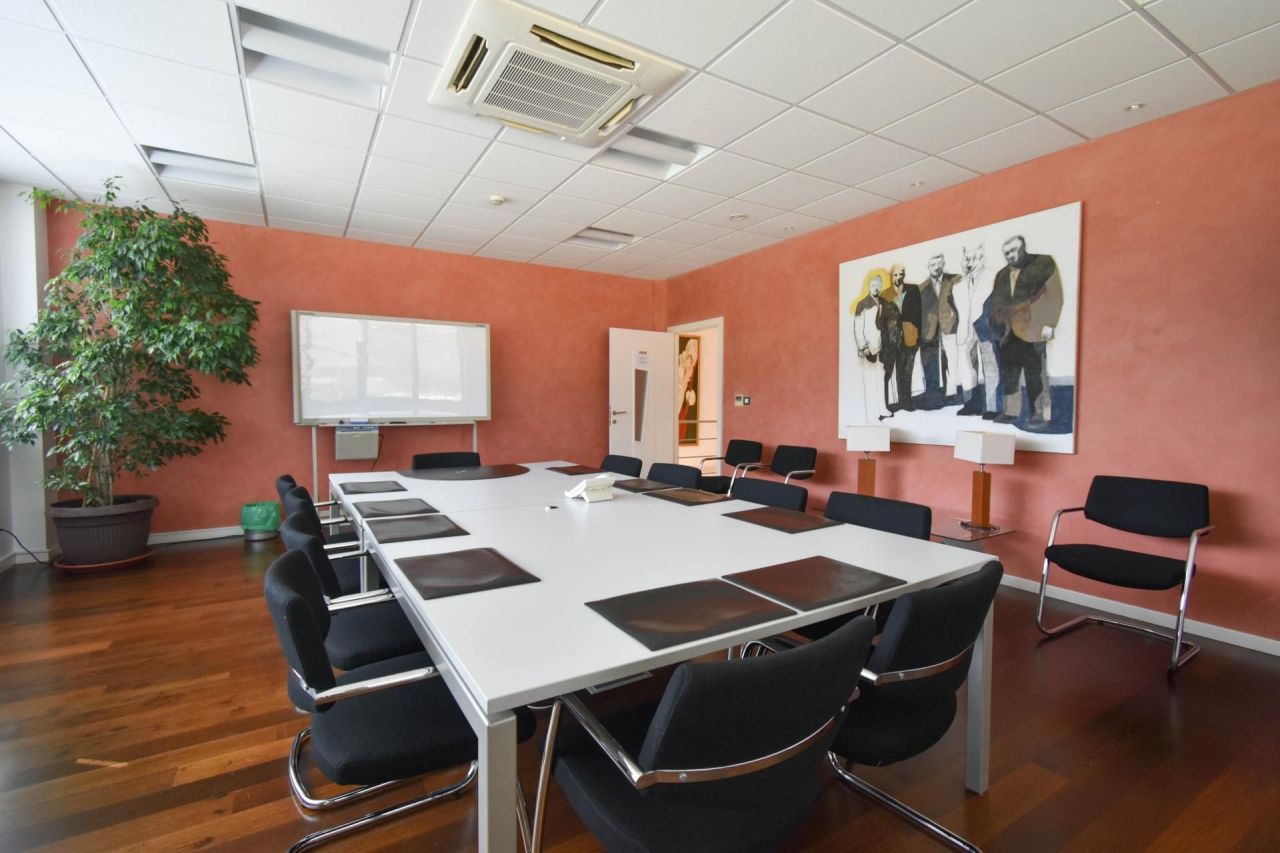 Oficina en Lastva, Montenegro, 1 114 m² - imagen 12