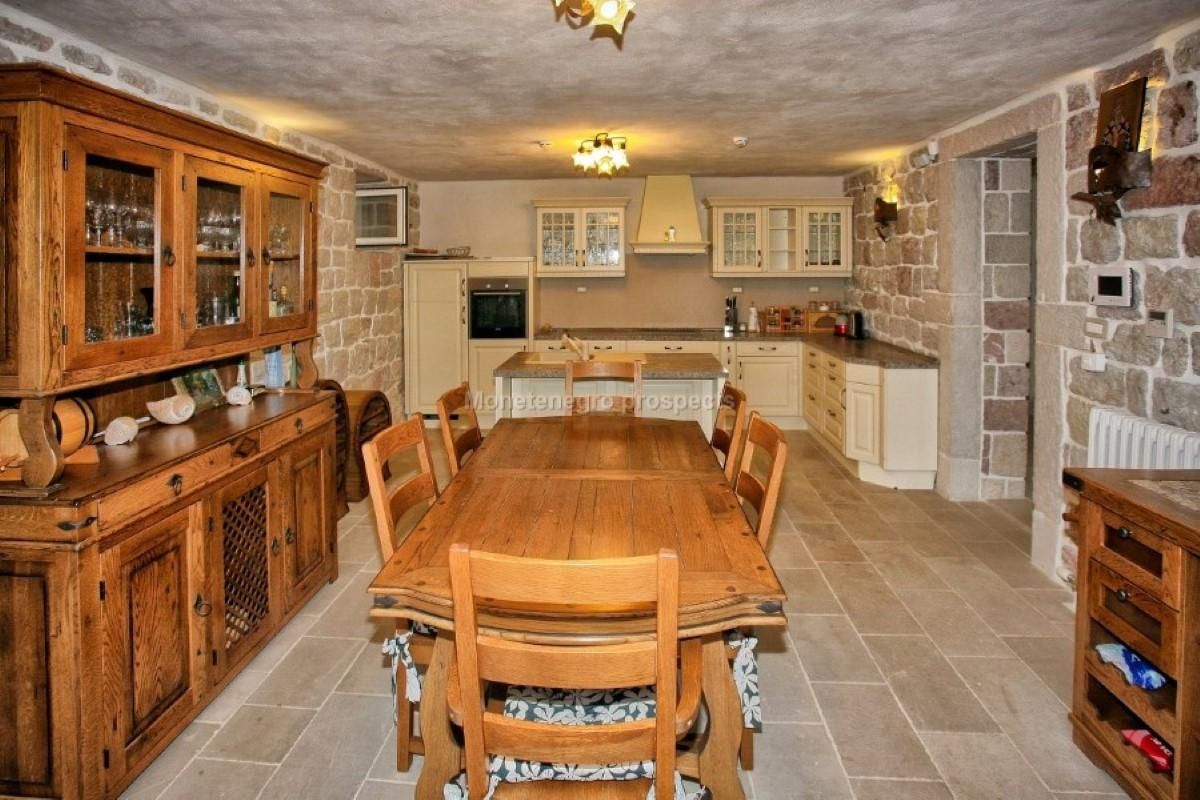 Maison à Rézévici, Monténégro, 256 m² - image 13