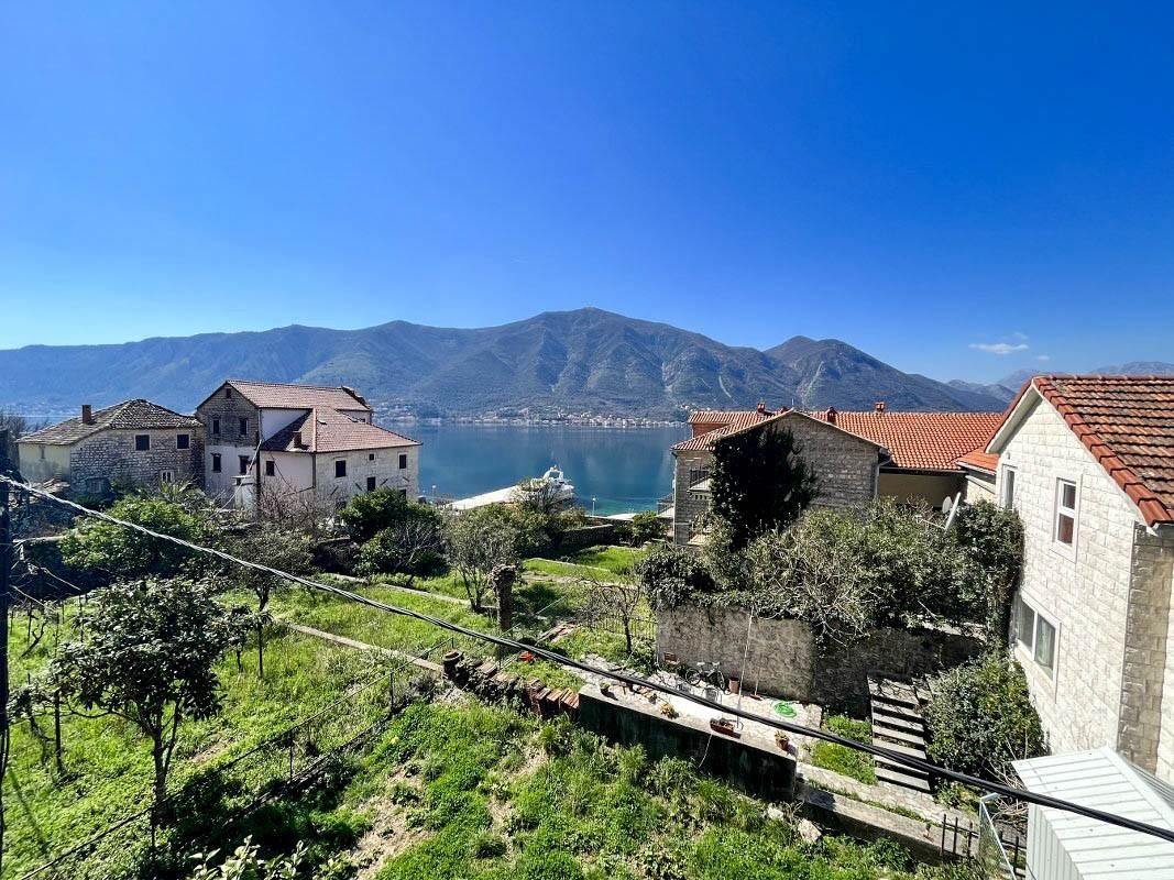 House in Dobrota, Montenegro, 210 m² - picture 15