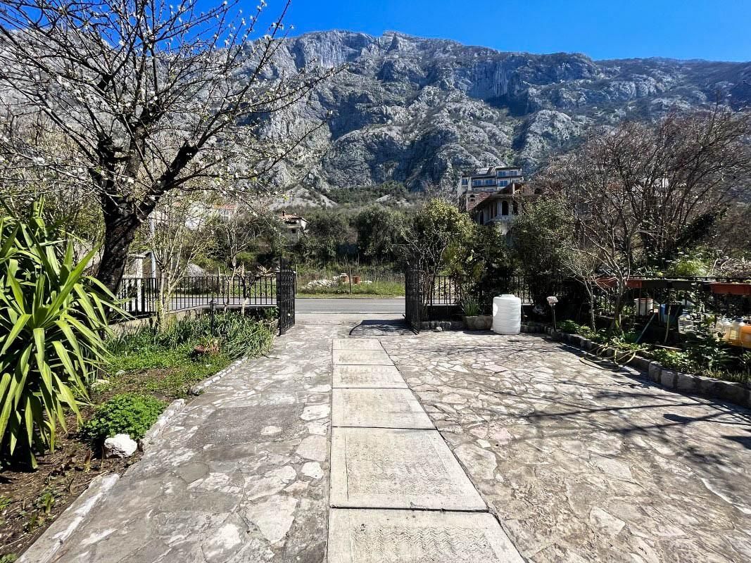 House in Dobrota, Montenegro, 210 m² - picture 17