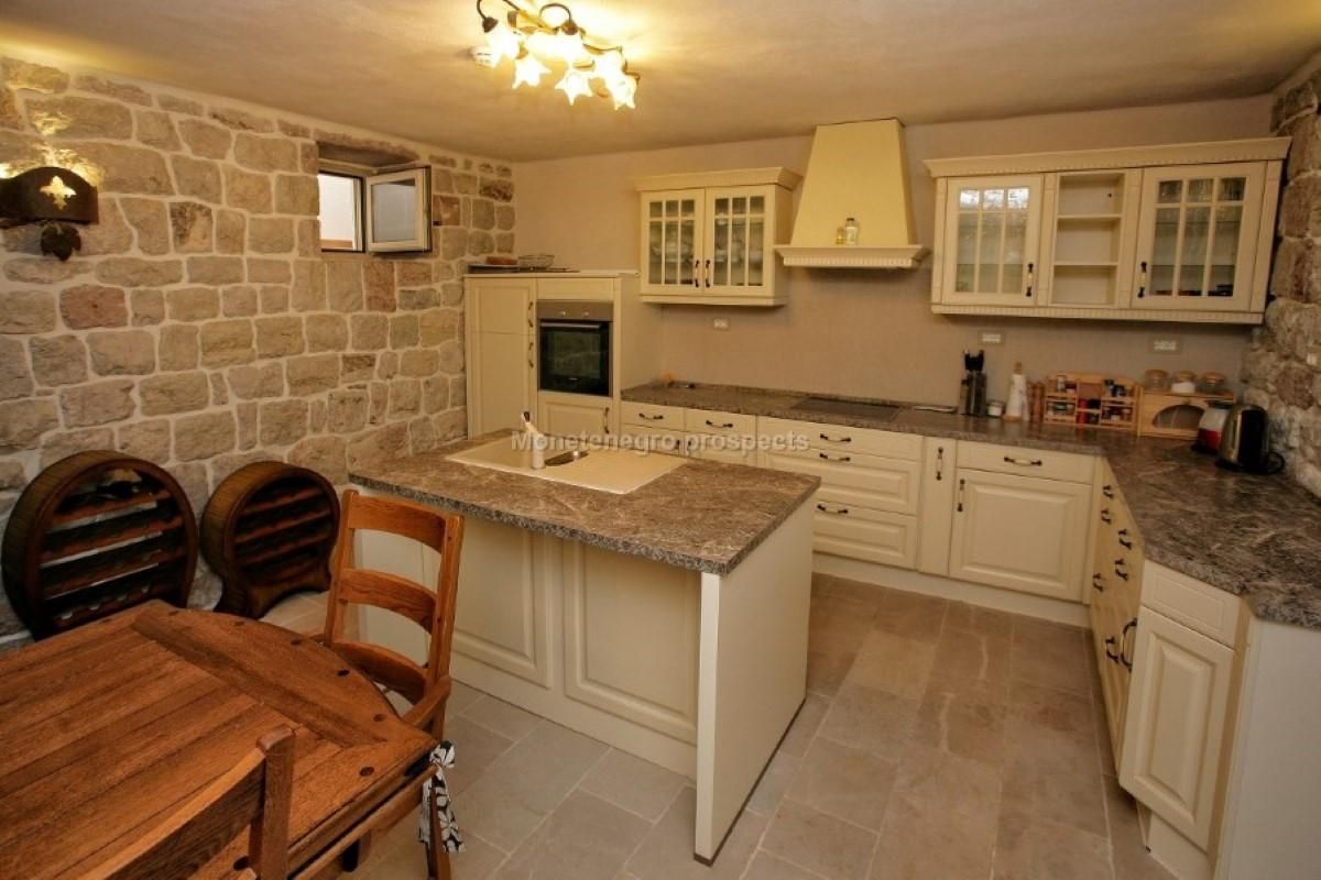 Maison à Rézévici, Monténégro, 256 m² - image 17