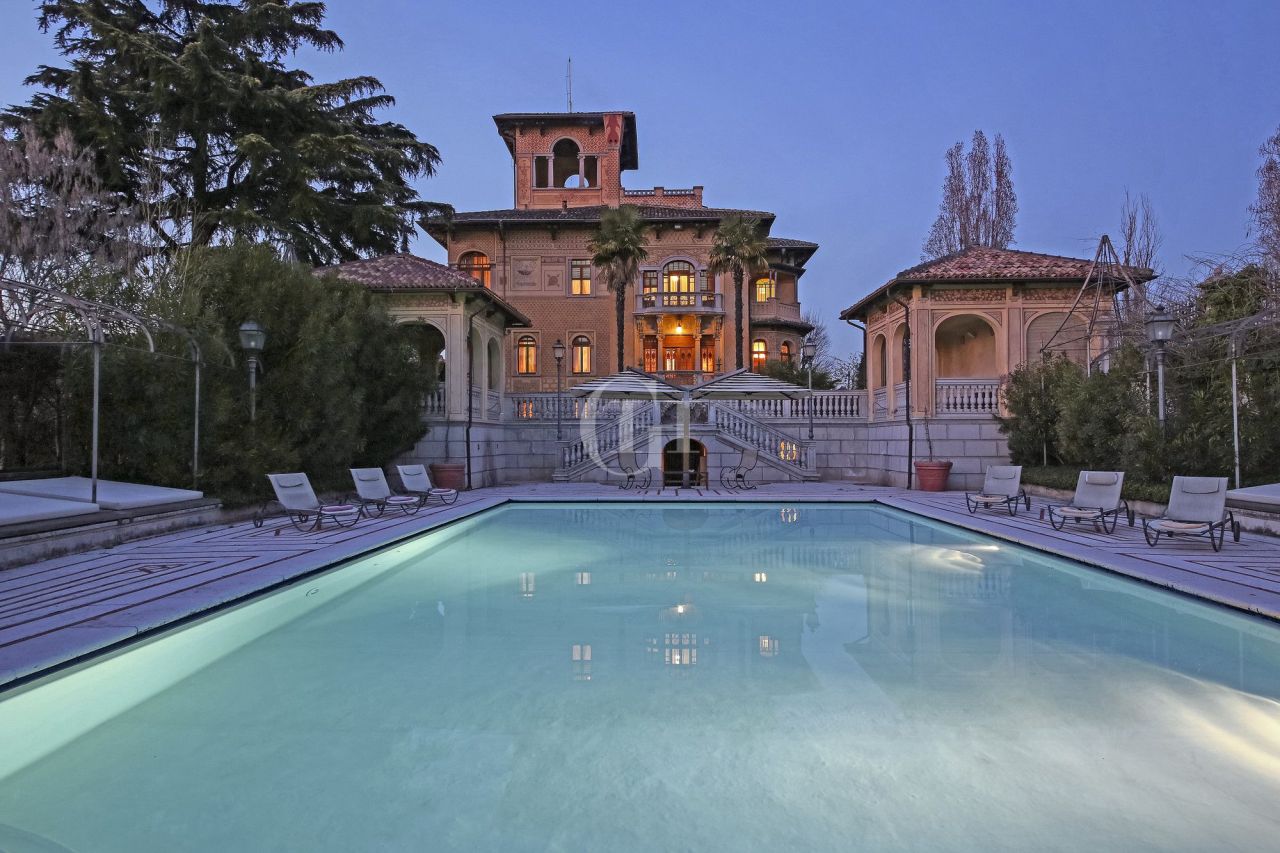Villa por Lago de Garda, Italia, 2 913 m² - imagen 1