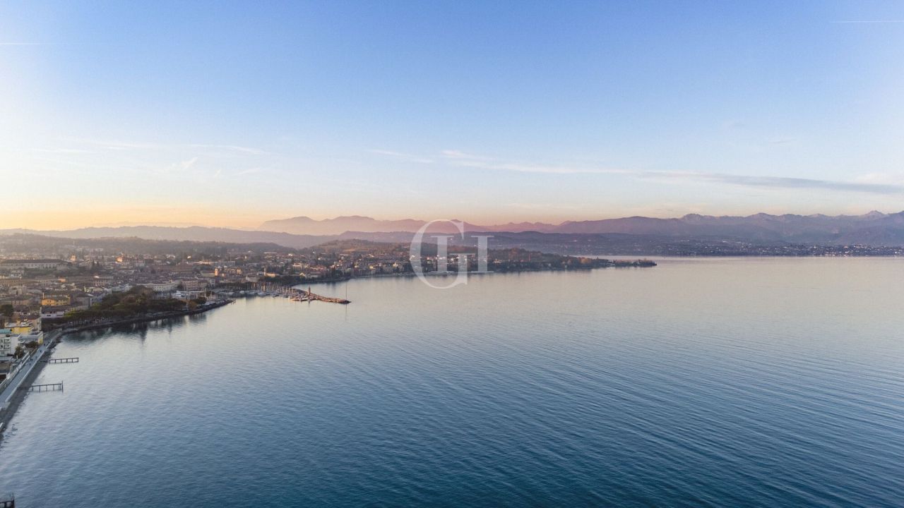 Penthouse on Lake Garda, Italy, 97 m² - picture 12