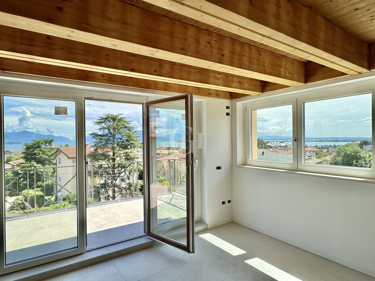 Penthouse on Lake Garda, Italy, 97 m² - picture 3