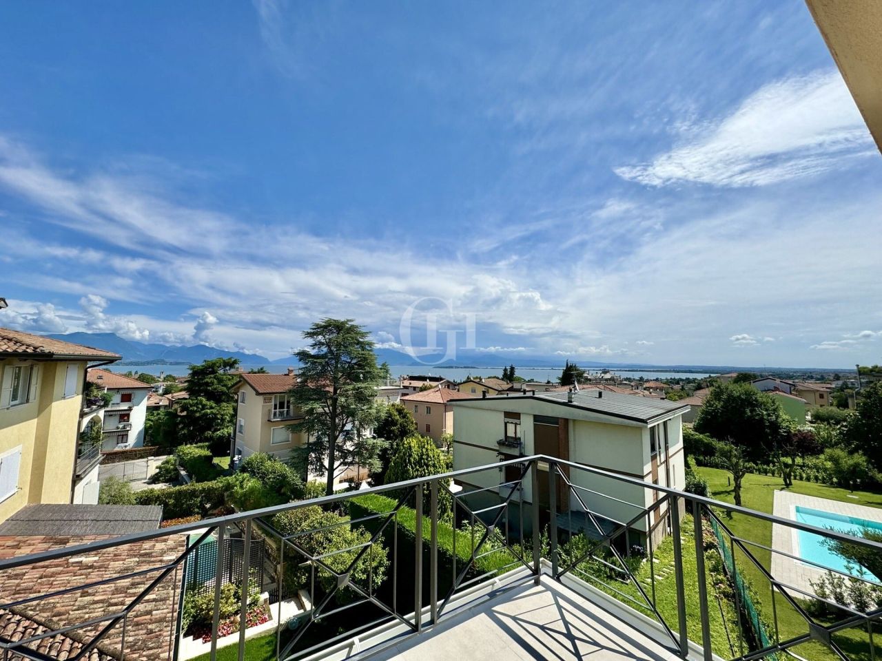Penthouse on Lake Garda, Italy, 97 m² - picture 2